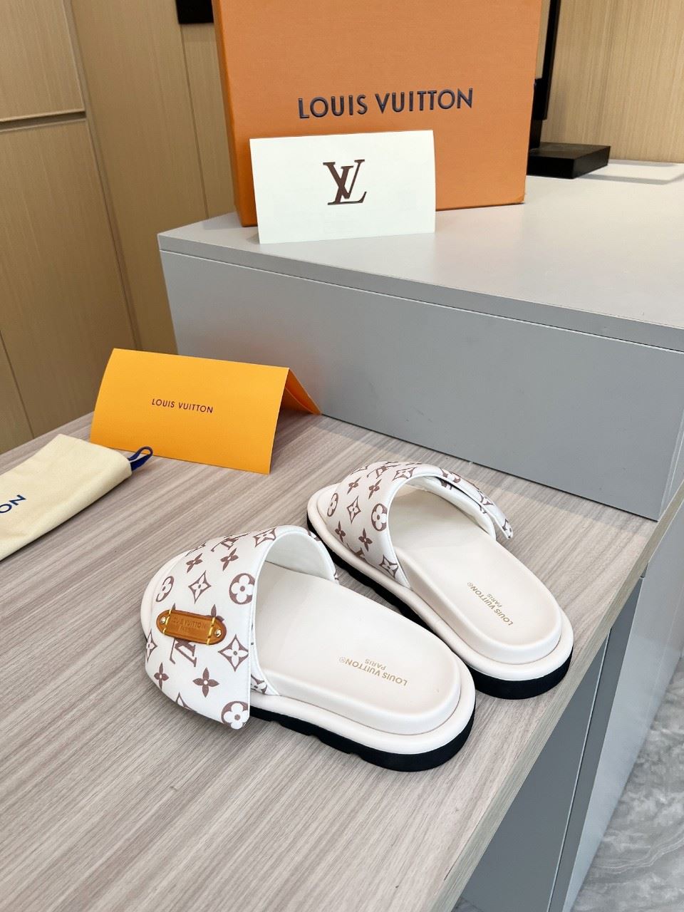 Louis Vuitton Slippers